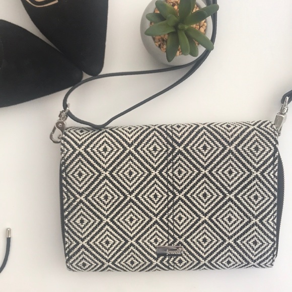 thirty-one Handbags - Jewell 31 black and white clutch/crossbody